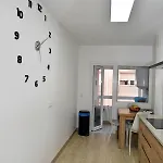 Renovated Centrally Located Wifi Lägenhet *