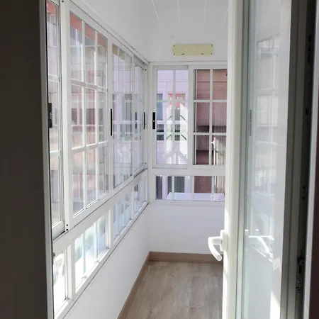 Renovated Centrally Located Wifi Appartement