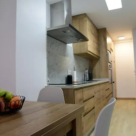 Renovated Centrally Located Wifi Apartamento *